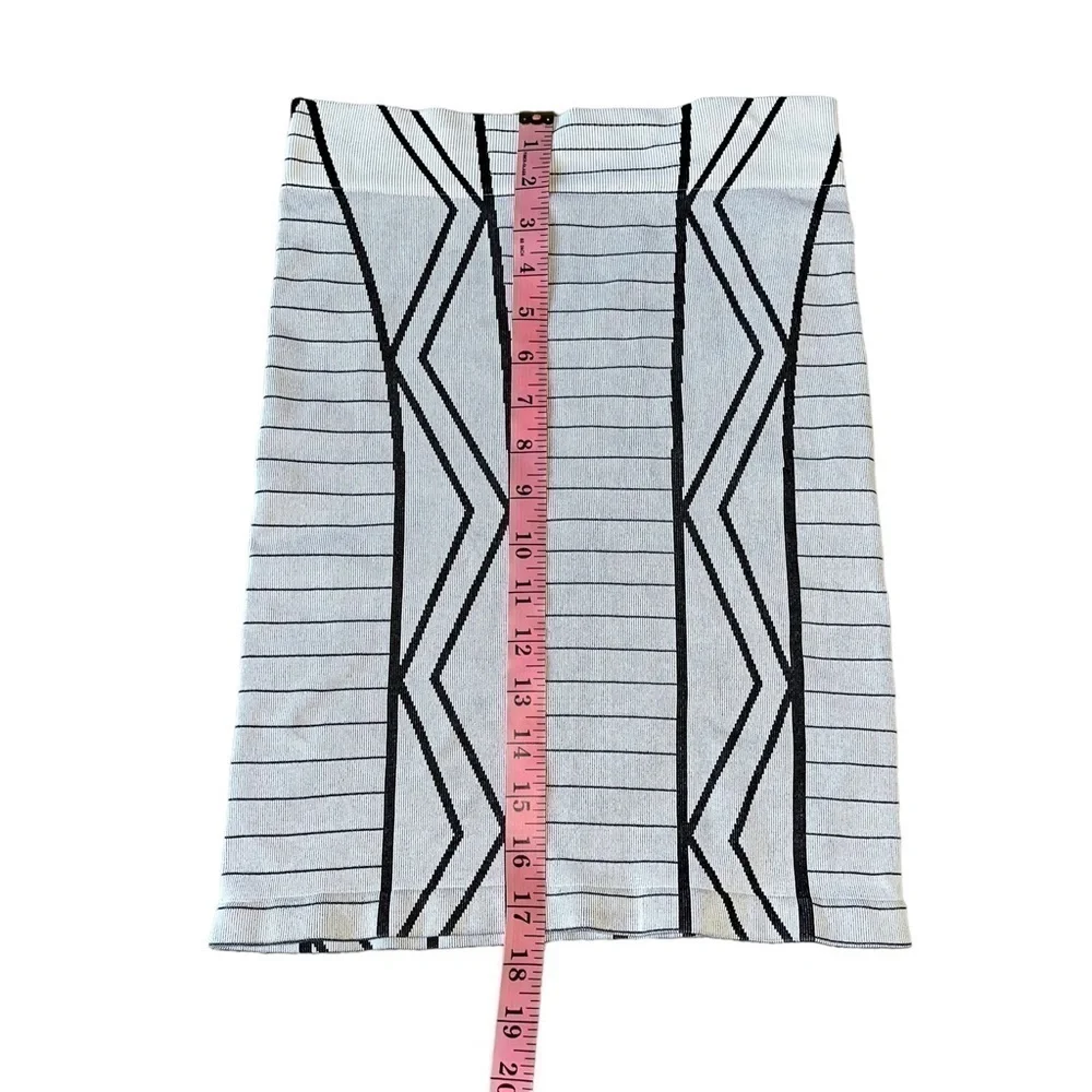 BCBGeneration-Women’s Geometric Design Mini Skirt in White Gray Black Size XS/S
